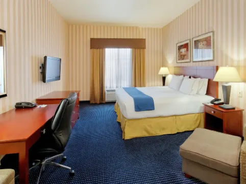 Holiday Inn Express & Suites LATHROP by IHG