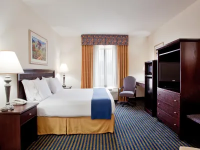 Holiday Inn Express & Suites Chesapeake Отели рядом с достопримечательностью «Кроссродс эт Чесапик сквер»