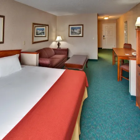 Holiday Inn Express & Suites VERMILLION by IHG