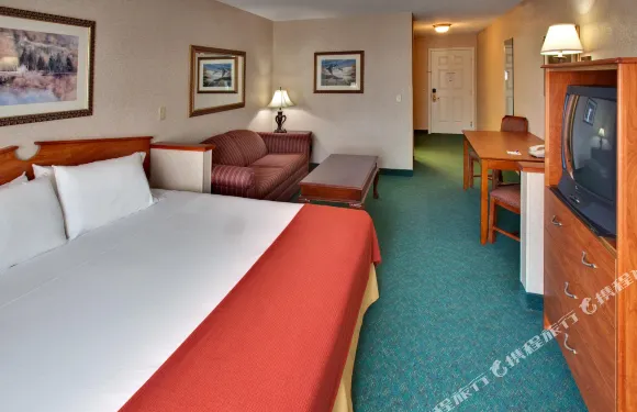 智選假日套房酒店硃紅