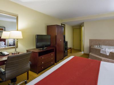 スタンダードルーム(クイーンベッド2台) ホリデイ・イン エクスプレス ワシントンDC イースト - アンドリューズ AFBの写真