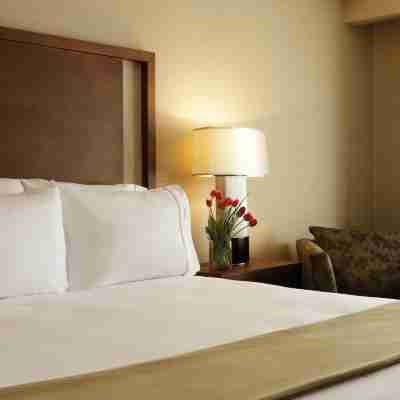 Holiday Inn Express & Suites Vaughan-Southwest Rooms