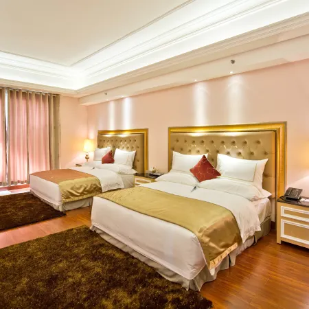 the Royal Pinnacle Hotel Отели рядом с достопримечательностью «Жухайский конный корт»