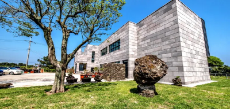 บาดามารู เชจู โรงแรมใกล้แกลเลอรี KimYounggap Gallery Dumoak