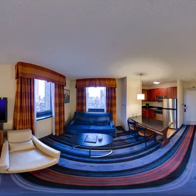 Residence Inn New York Manhattan/Times Square Отели рядом с достопримечательностью «Парк Брайант»