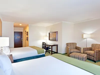 Holiday Inn Express & Suites Puyallup (Tacoma Area) Hotels near Safeway