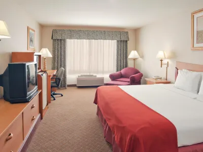 Holiday Inn Express & Suites Tracy Hotels in Tracy
