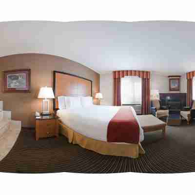 Holiday Inn Express & Suites Calgary South-Macleod Trail S Rooms
