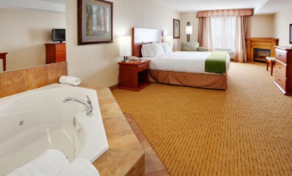 Holiday Inn Express & Suites Clarington - Bowmanville