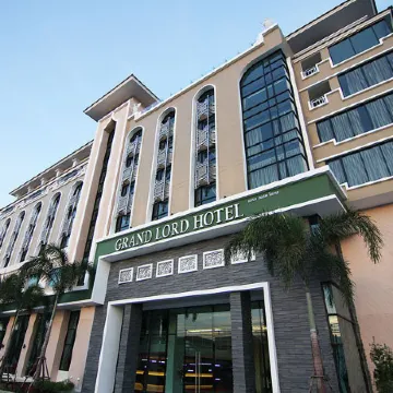 Grand Lord Boutique Hotel Отели рядом с достопримечательностью «Торговый центр Seacon Square»