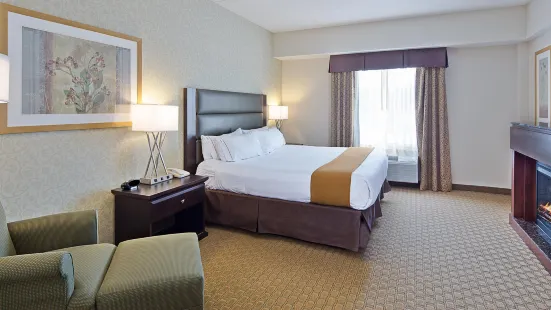 Holiday Inn Express & Suites Ottawa Airport