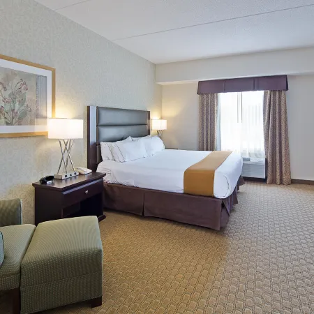 Holiday Inn Express & Suites OTTAWA AIRPORT by IHG