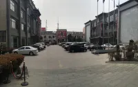 Qiyuan International Hotel Mengcheng - parking
