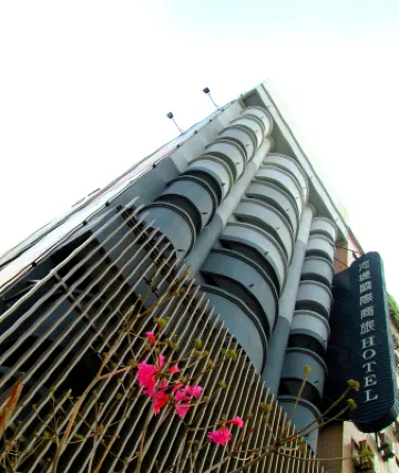 The Riverside Hotel - International Hôtels à proximité de : Hongmaogang Bao'an Temple