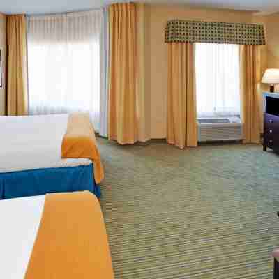 Holiday Inn Express Waterloo-Cedar Falls Rooms
