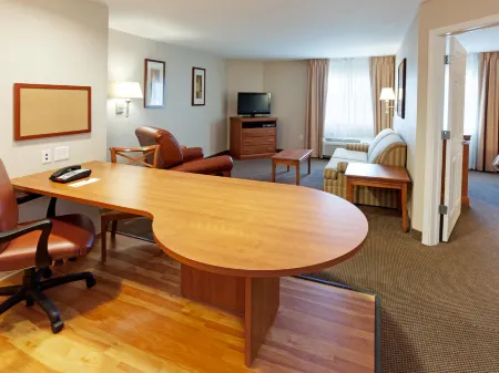 勒雷沃特敦Candlewood Suites