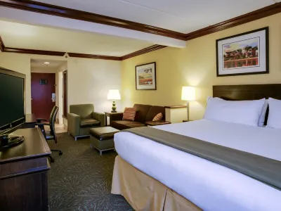 Holiday Inn Express & Suites Charleston-Ashley Phosphate Hotels in North Charleston