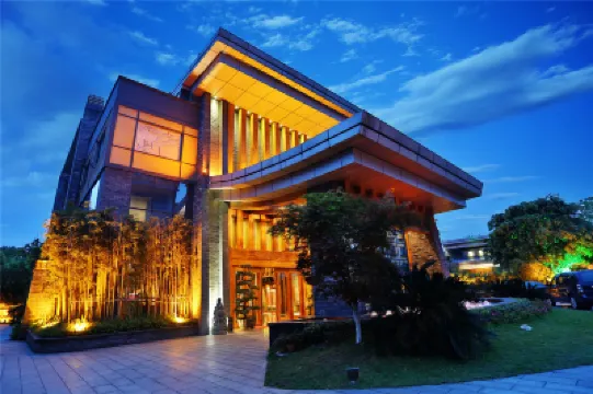 Huanhua Hongtai Hotel Hotels near Chengdu Du Fu Thatched Cottage Museum