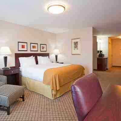 Holiday Inn Express & Suites Winona Rooms