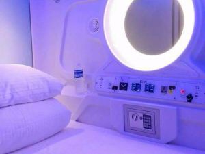 Hey Bear Capsule Hotel (Xinbei Taipei Bridge Metro Station)