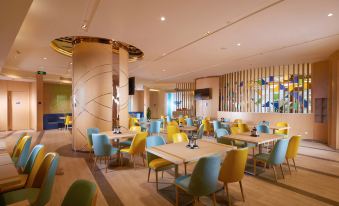 The restaurant has a dining room in the center with tables and chairs specifically designed for business luncheons at Holiday Inn Express Shanghai Zhenping