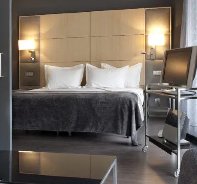 AC Hotel Victoria Suites Отели рядом с достопримечательностью «Железнодорожный вокзал Саррия»