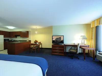 Holiday Inn Express & Suites Atlanta N-Perimeter Mall Area Hotel in zona Lost Corner Preserve
