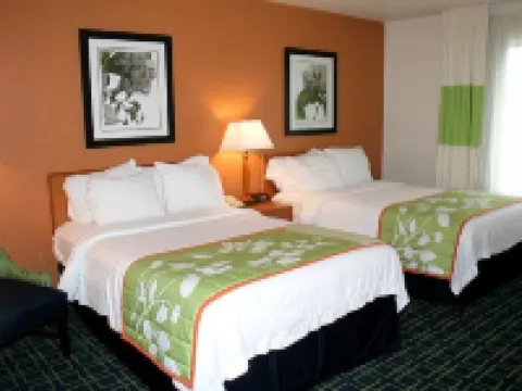 Fairfield Inn & Suites Fairmont Hotels in White Hall