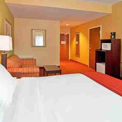 GreenTree Inn & Suites Pinetop Rooms