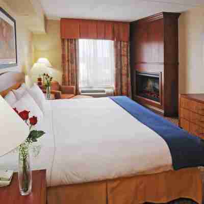 Holiday Inn Express & Suites Brampton Rooms