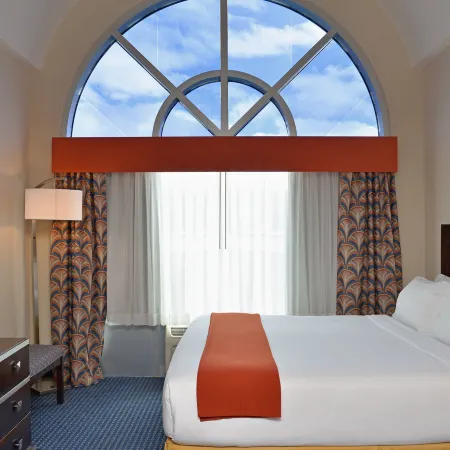 Holiday Inn Express & Suites HINTON by IHG