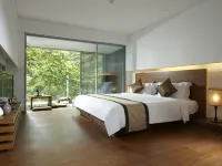 Hotel Double One Hotels near MRT Guandu Station