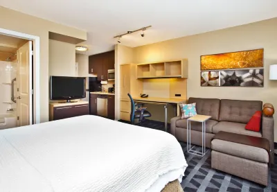 TownePlace Suites Republic Airport Long Island/Farmingdale Hotels in der Nähe von Scott Park