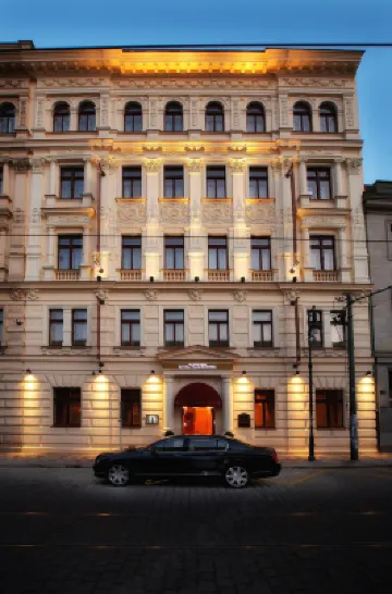 Luxury Family Hotel Royal Palace Hotels in der Nähe von John Lennon Mauer