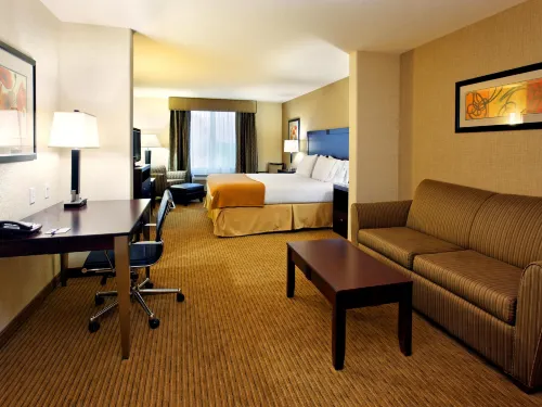 Holiday Inn Express & Suites Fresno Northwest-Herndon فنادق في ماديرا