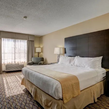 Holiday Inn & Suites MILWAUKEE AIRPORT by IHG