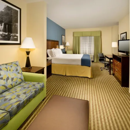 Holiday Inn Express & Suites Tullahoma by IHG