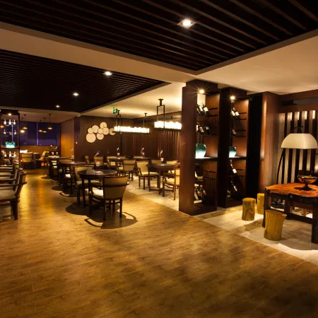 Junting Huafeng Hotel