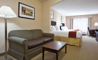 Holiday Inn Express & Suites Dayton North - Tipp City