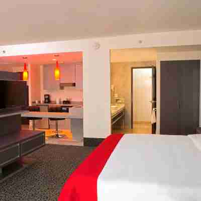 Holiday Inn Express & Suites Queretaro Rooms