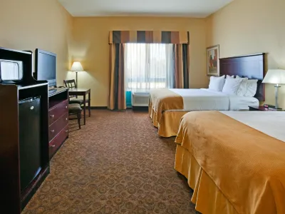 Holiday Inn Express & Suites Selma Hotels near Edmund Pettus Bridge