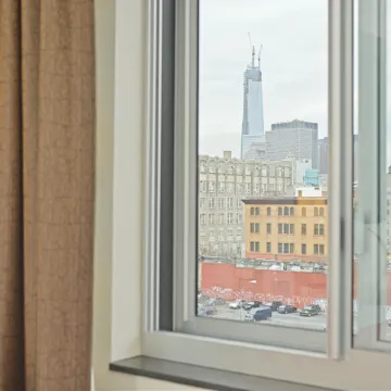 Holiday Inn NYC - LOWER EAST SIDE by IHG Отели рядом с достопримечательностью «Тенемент-музей»
