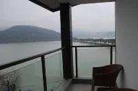 Nanbei Lake Huguang Shanju Holiday Hotel - Mountain view