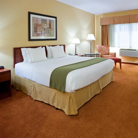 Holiday Inn Express & Suites STEVENS POINT by IHG