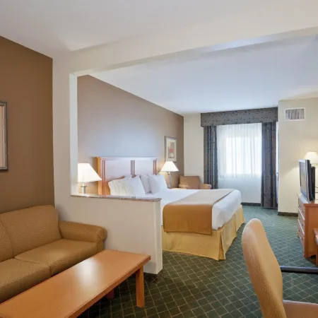 Holiday Inn Express & Suites LINCOLN SOUTH by IHG