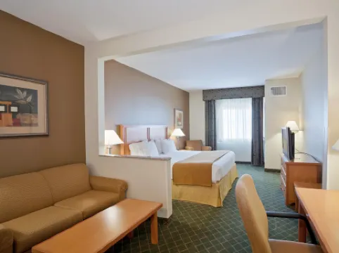 Holiday Inn Express & Suites LINCOLN SOUTH by IHG