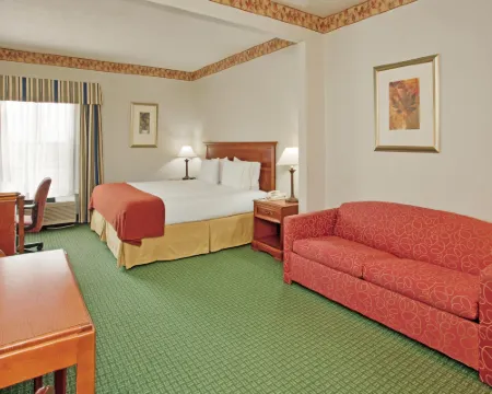 Holiday Inn Express & Suites BATESVILLE by IHG Hotels in Batesville