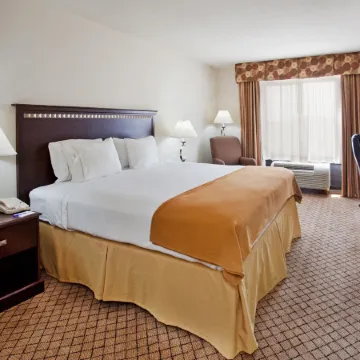 Holiday Inn Express & Suites Mcpherson by IHG