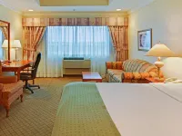 Holiday Inn & Suites Oakville @ Bronte