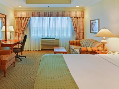 Holiday Inn & Suites OAKVILLE @ BRONTE by IHG